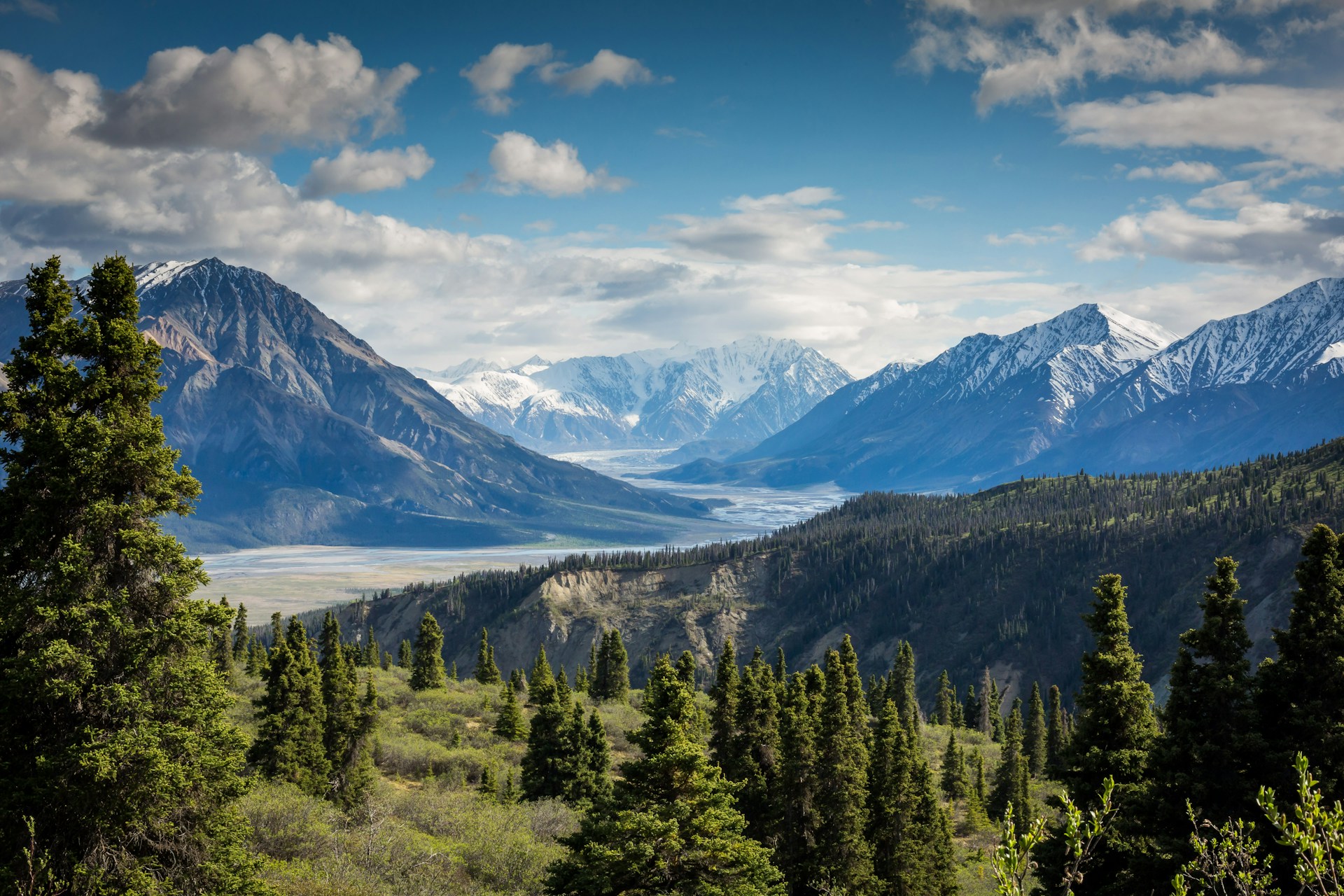 Mountain trekking guide